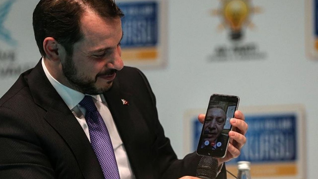 Cumhurbaşkanı Erdoğan 'facetime' üzerinden gençlere seslendi