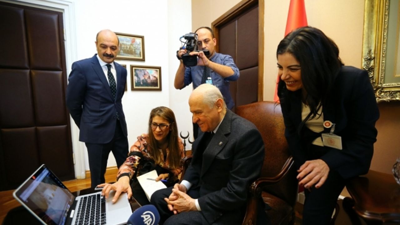 MHP Genel Başkanı Bahçeli, AA'nin "Yılın Fotoğrafları" oylamasına katılarak 7 fotoğraf için oy kullandı