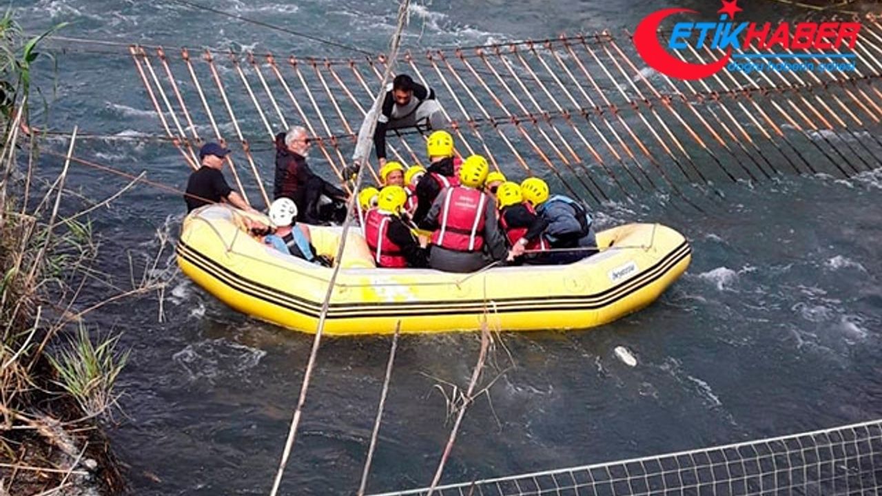 Düden Çayı'nda sürüklenen raftingcileri çevredekiler kurtardı
