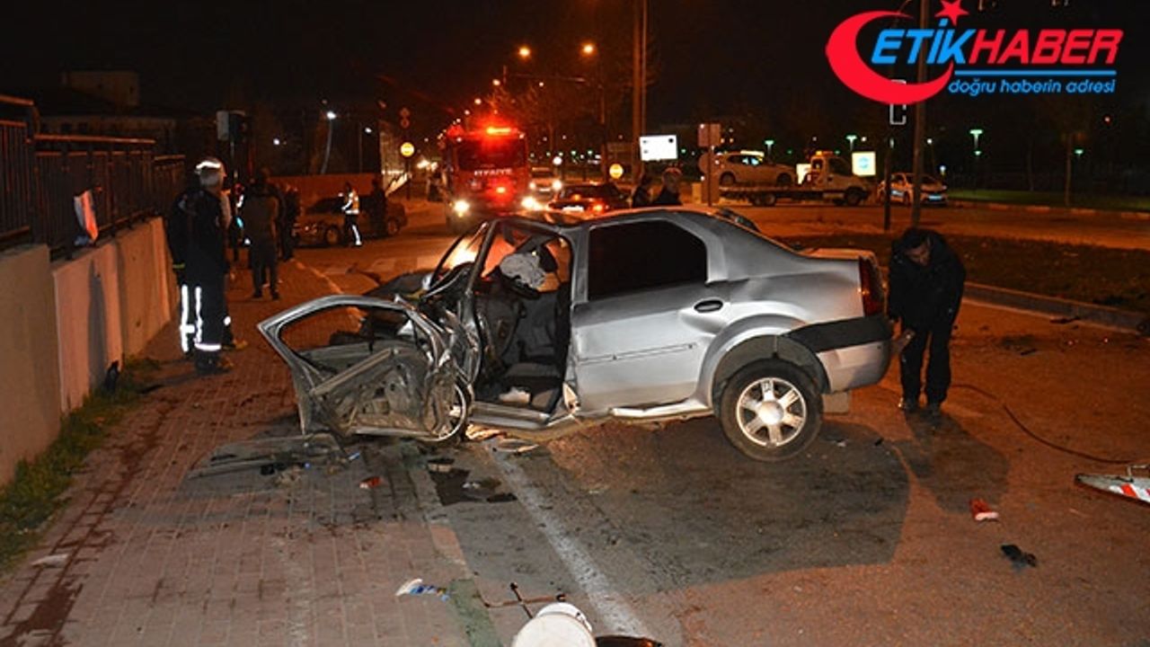Gençlerin otomobil gezintisi ölümle sonuçlandı: 1 ölü, 2 ağır yaralı