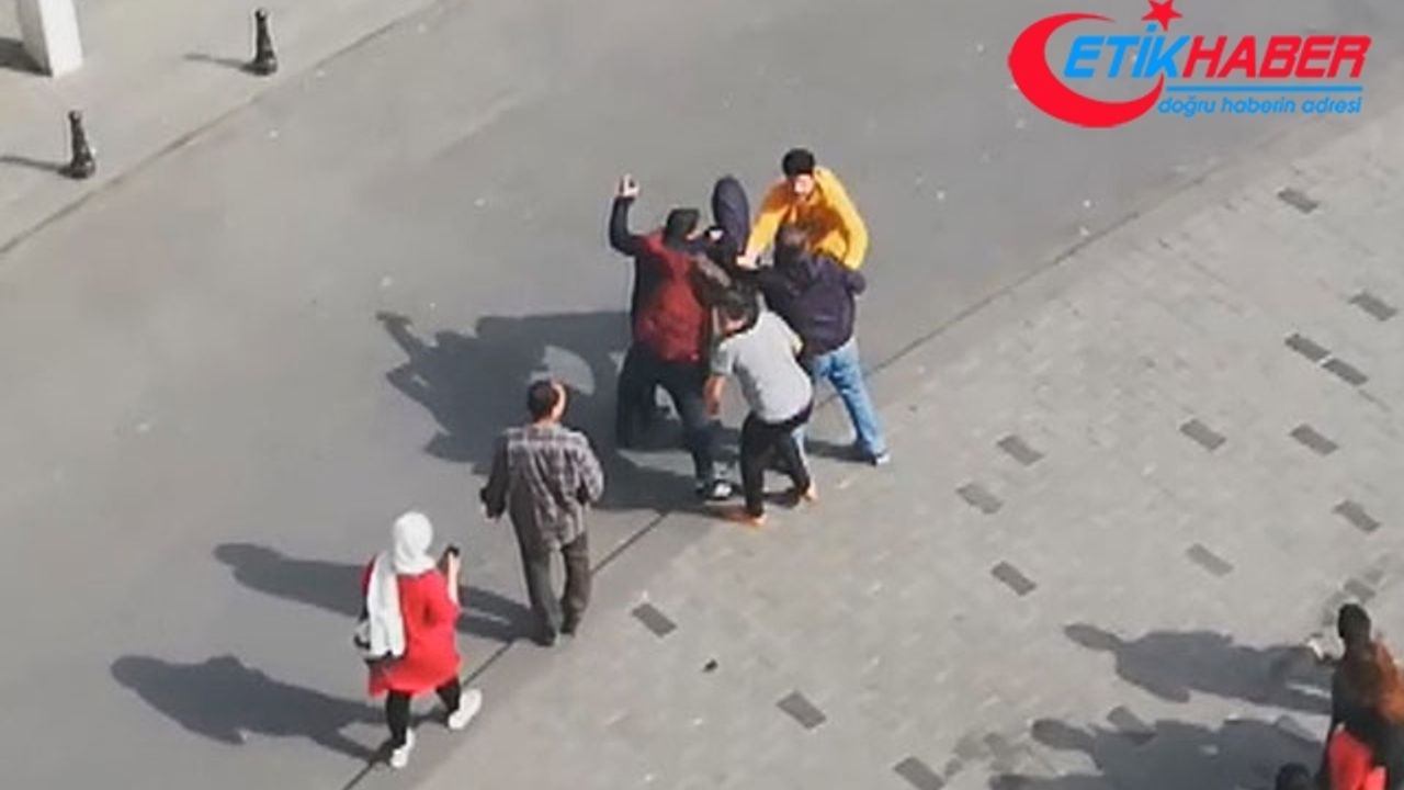 Taksim Meydanı'nda "Fotoğrafımı paylaştın" kavgası