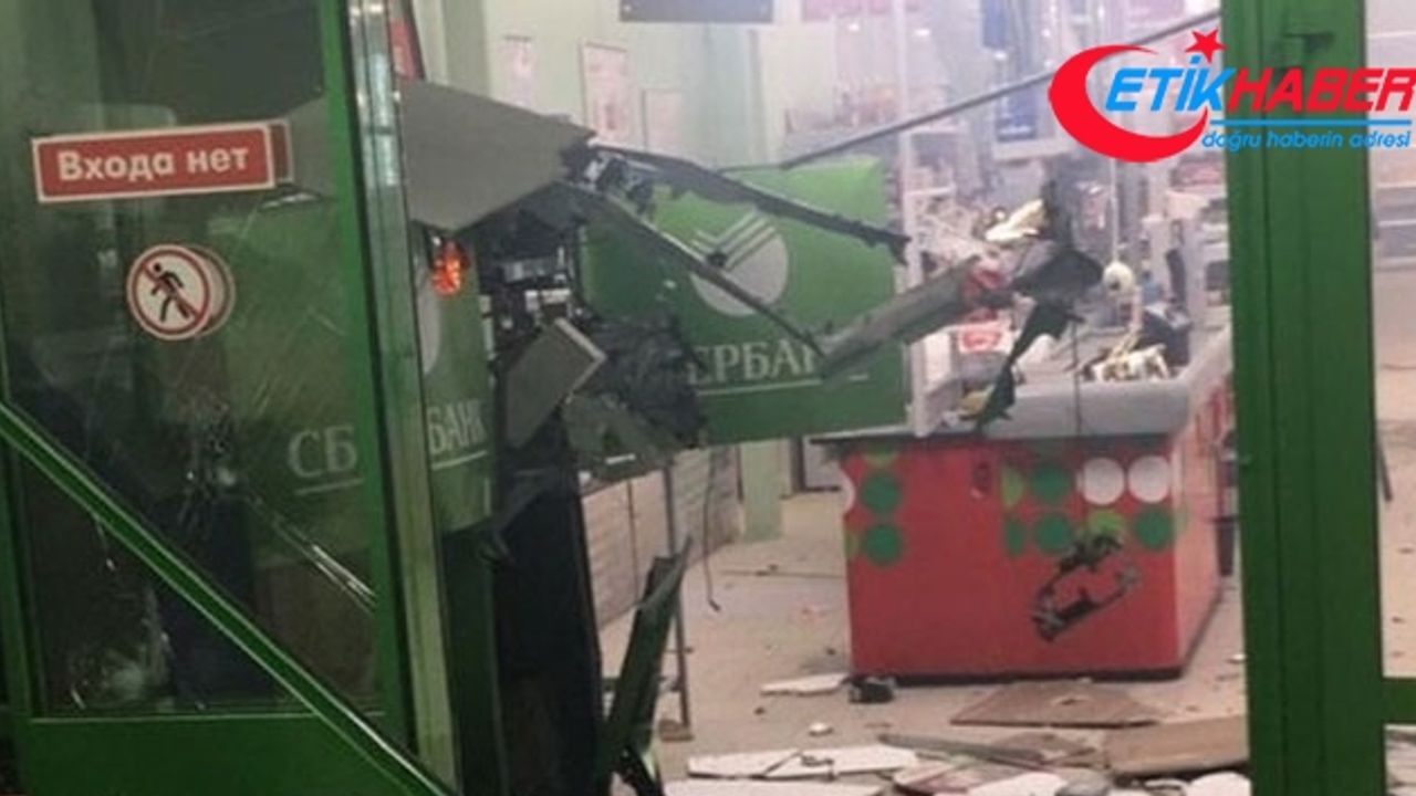 Rusya'da hırsızlar ATM'yi bombayla havaya uçurdu