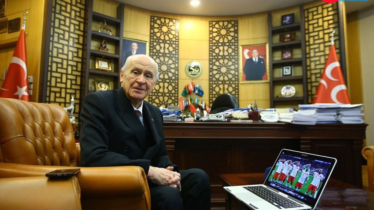 Bahçeli, Anadolu Ajansı'nın 'Yılın Fotoğrafları' oylamasına katıldı