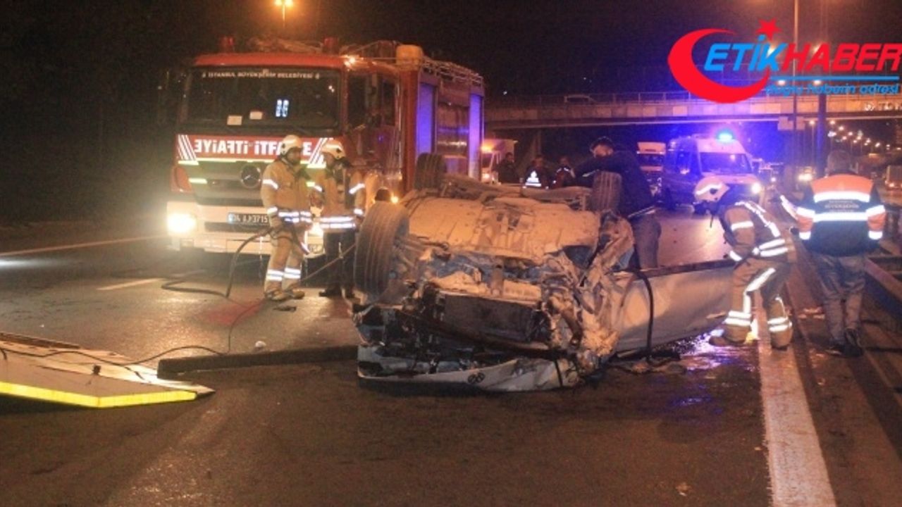 TEM'de otomobil kamyona arkadan çarparak takla attı: 2 ölü, 1 yaralı