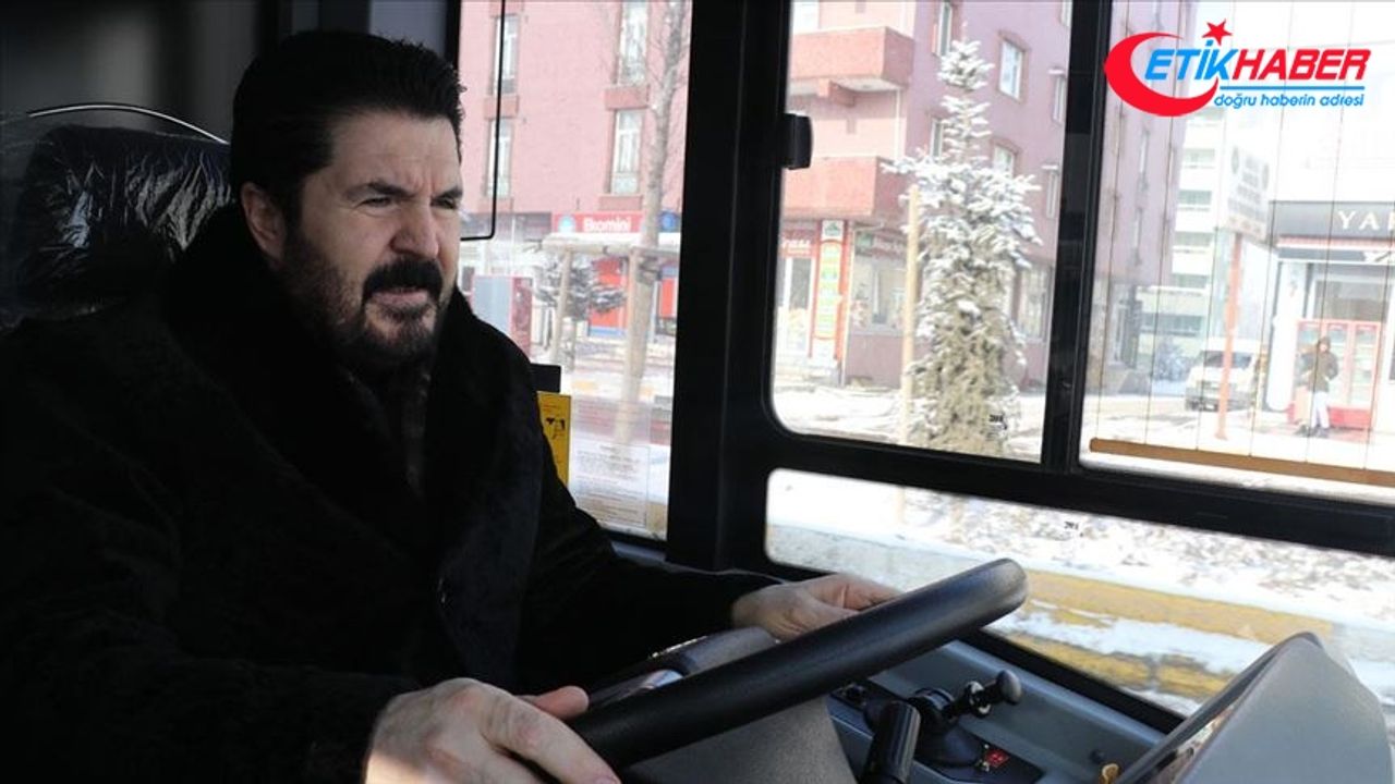 Belediye Başkanı Sayan, Ağrı'da hizmete giren otobüsleri şehir turuyla tanıttı