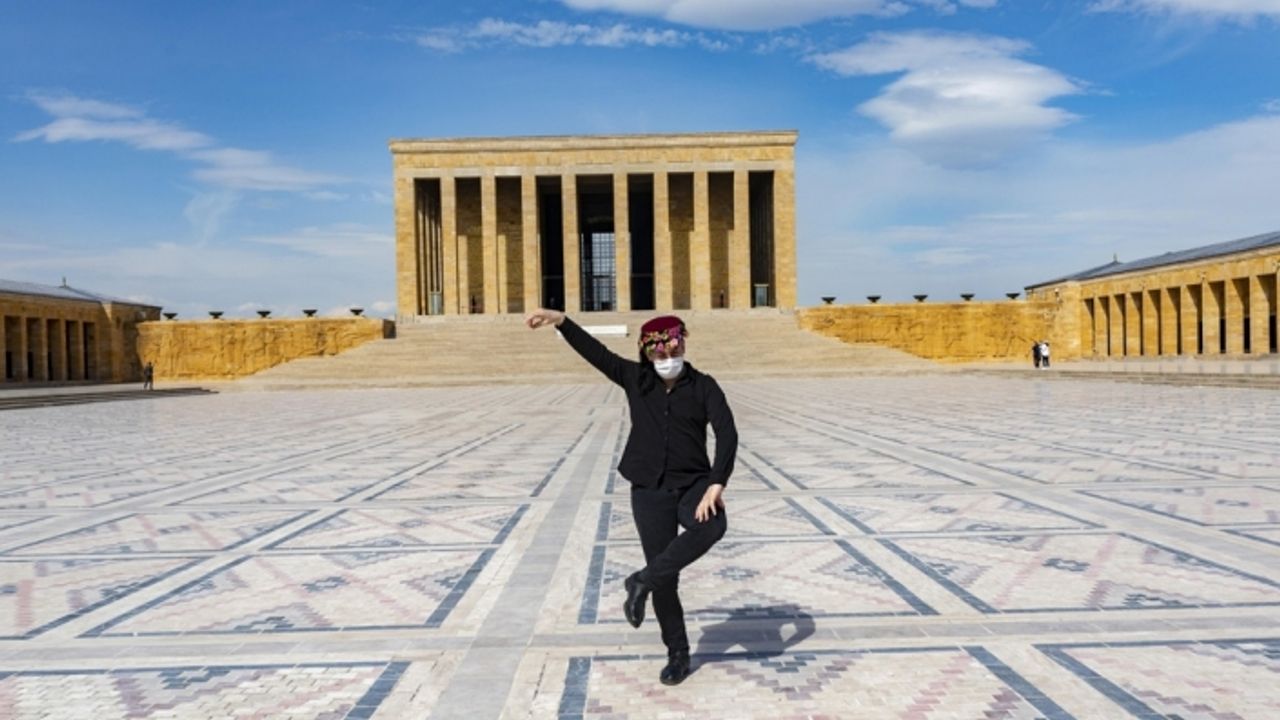 Ankaralı dansçılar Atatürk için dans etti