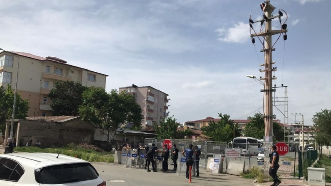 HDP'li Iğdır Belediyesinde kayıt dışı 300 bin lira bulundu