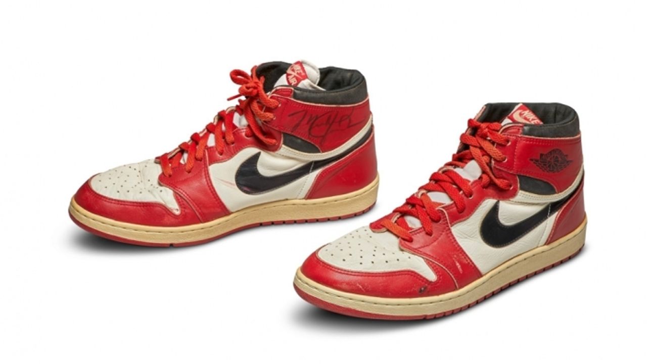 Michael Jordan’ın imzalı ayakkabısı 560 bin Dolar’a satıldı