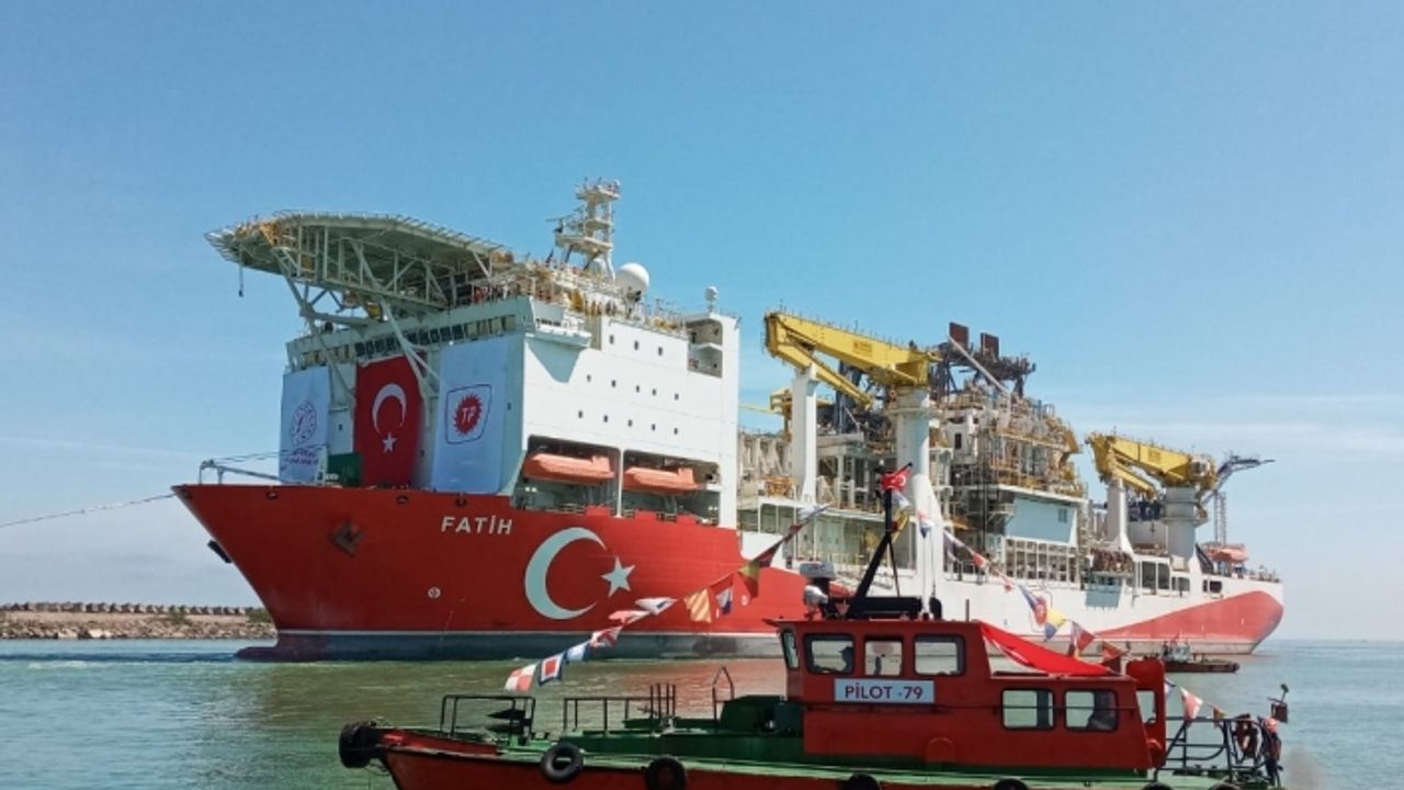Fatih Sondaj Gemisi Trabzon Limanı’na giriş yaptı
