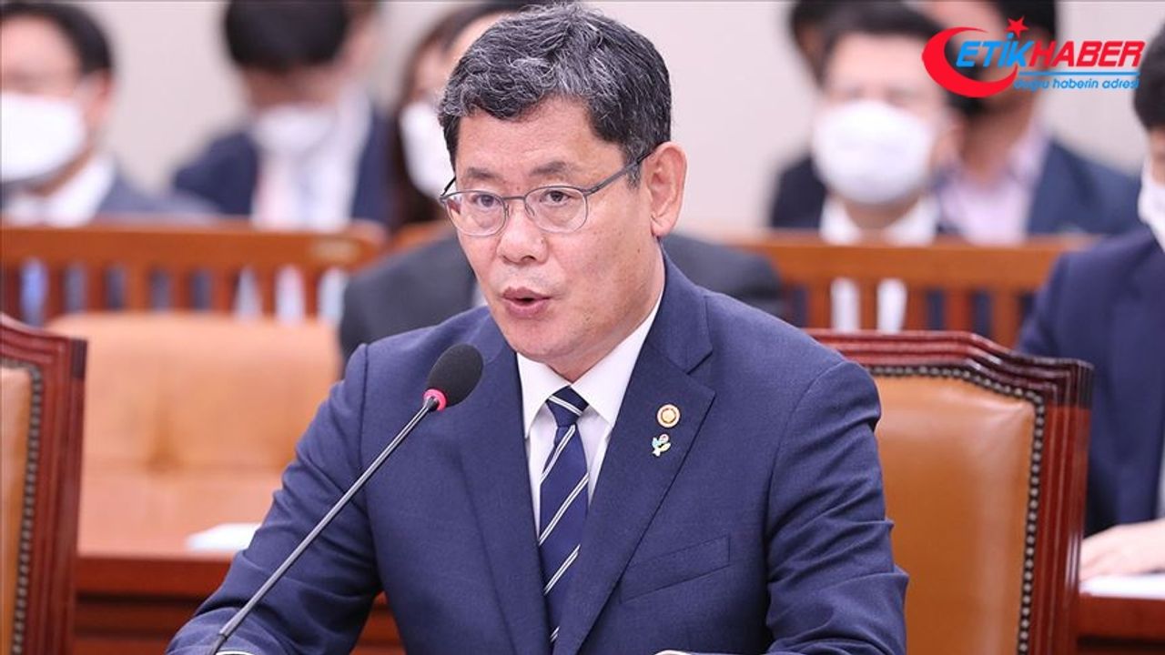 Güney Kore Birleşme Bakanı Kim istifa etti