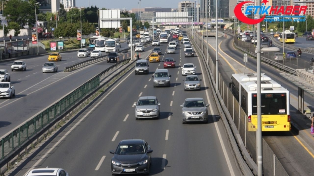 İstanbul’da yaya ve araç trafiği hareketliliği