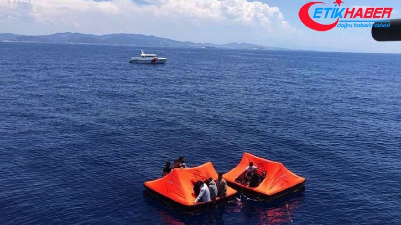 İzmir'de Yunan güvenlik güçlerince Türk kara sularına bırakılan 36 düzensiz göçmen kurtarıldı