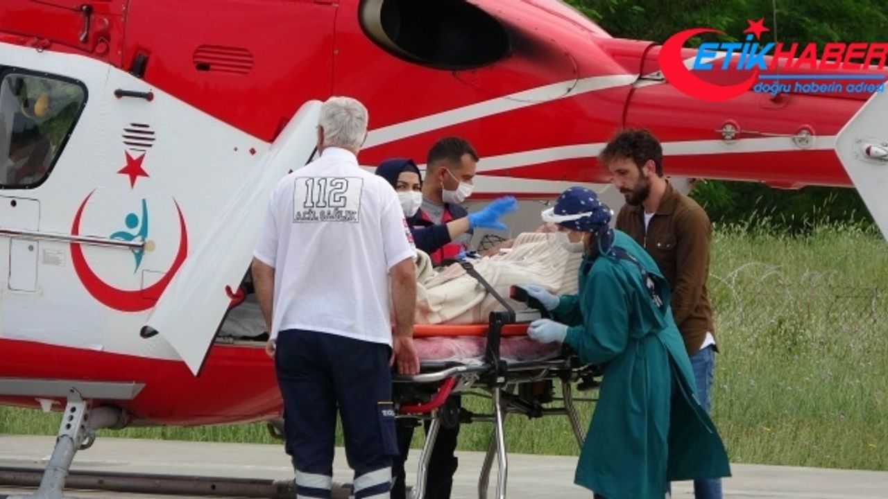 Koyunlarına saldıran kurtlara ateş edince kazara kendini vuran çoban helikopterle hastaneye kaldırıldı