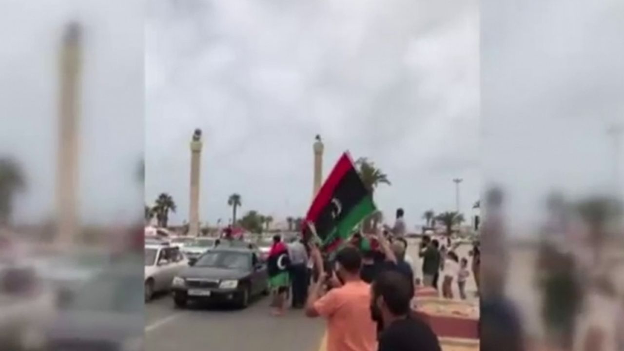 Libyalılar, Terhune kentinin Hafter’den kurtarılmasını kutladı