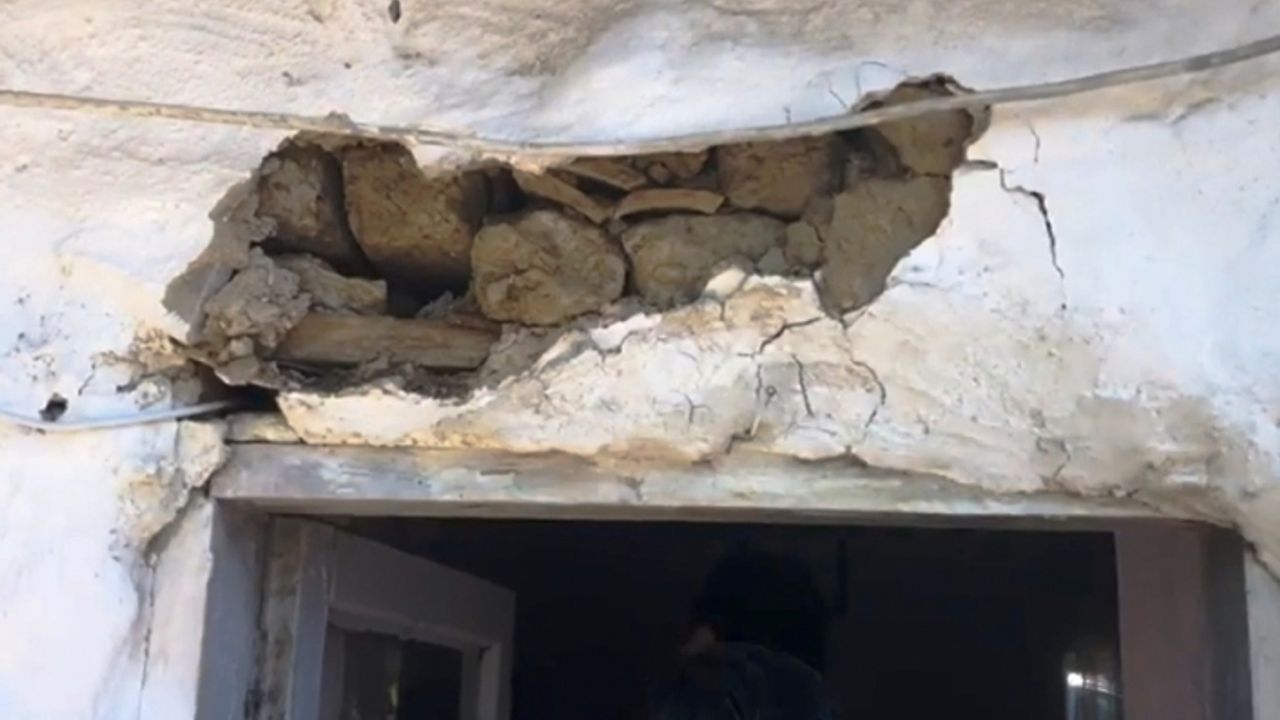 Manisa’daki depremin hasarları ortaya çıkmaya başladı