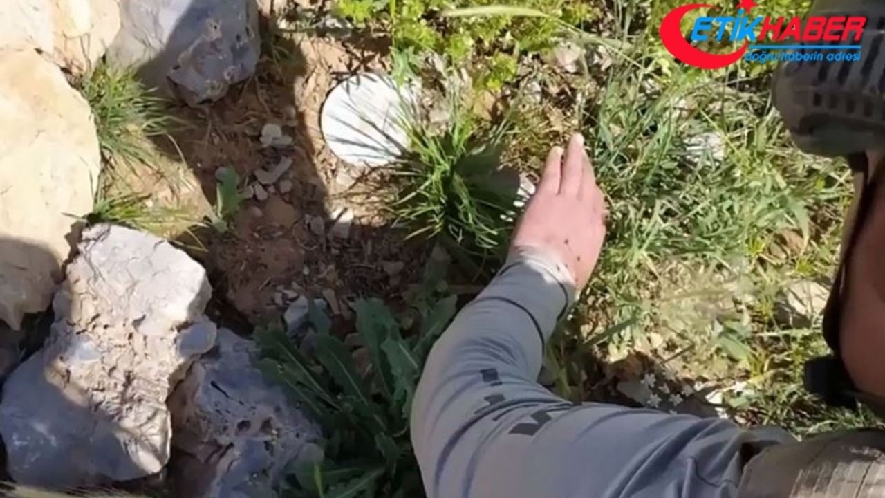 MSB: Hakkari'de PKK'lı teröristlerce kullanılan iki girişli mağaradaki mühimmat ve patlayıcılar imha edildi