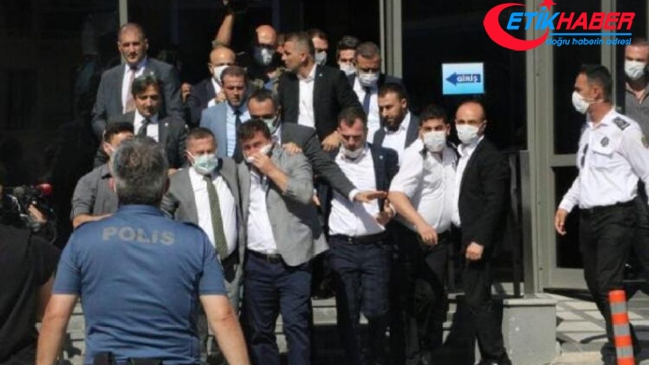 İyi Parti kurucularına kadın erkek bakılmadan genel merkezde darp iddiası /Video