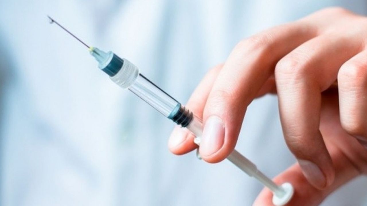 Almanya’da 8 huzurevi çalışanına yanlışlıkla 5 dozluk Covid-19 aşısı vuruldu