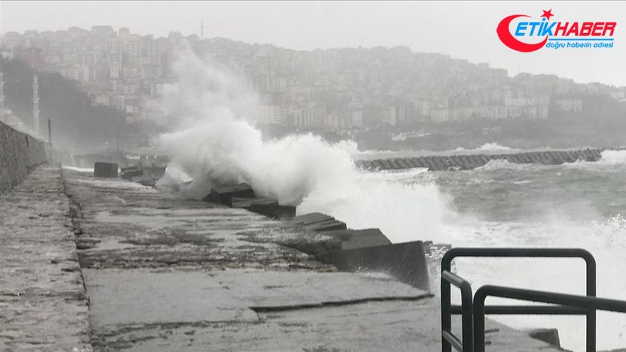Karadeniz'de şiddetli rüzgar etkili oluyor
