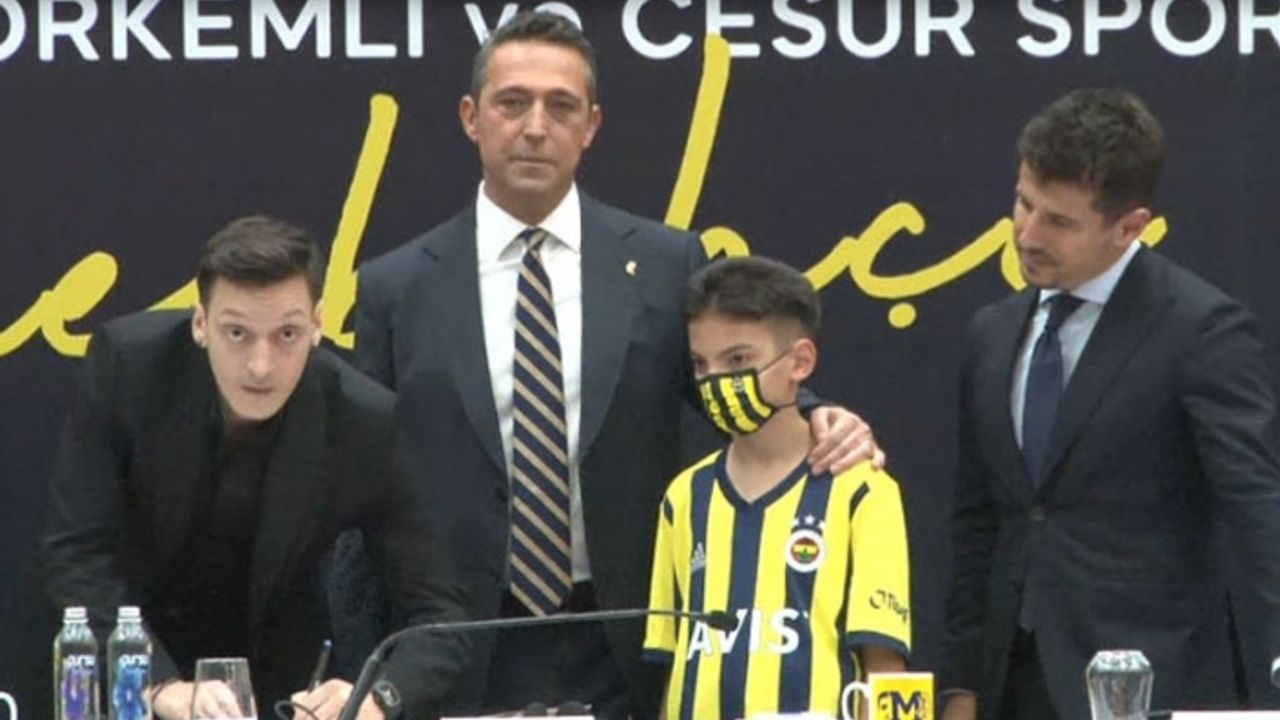 Mesut Özil, Fenerbahçe’ye resmi imzayı attı!