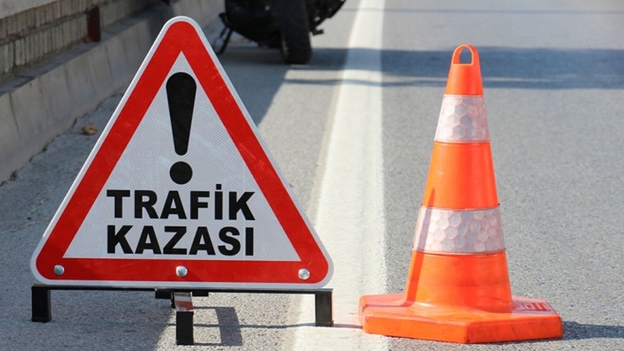 Aydın'da iki otomobilin çarpıştığı kazada 3 kişi öldü, 4 kişi yaralandı