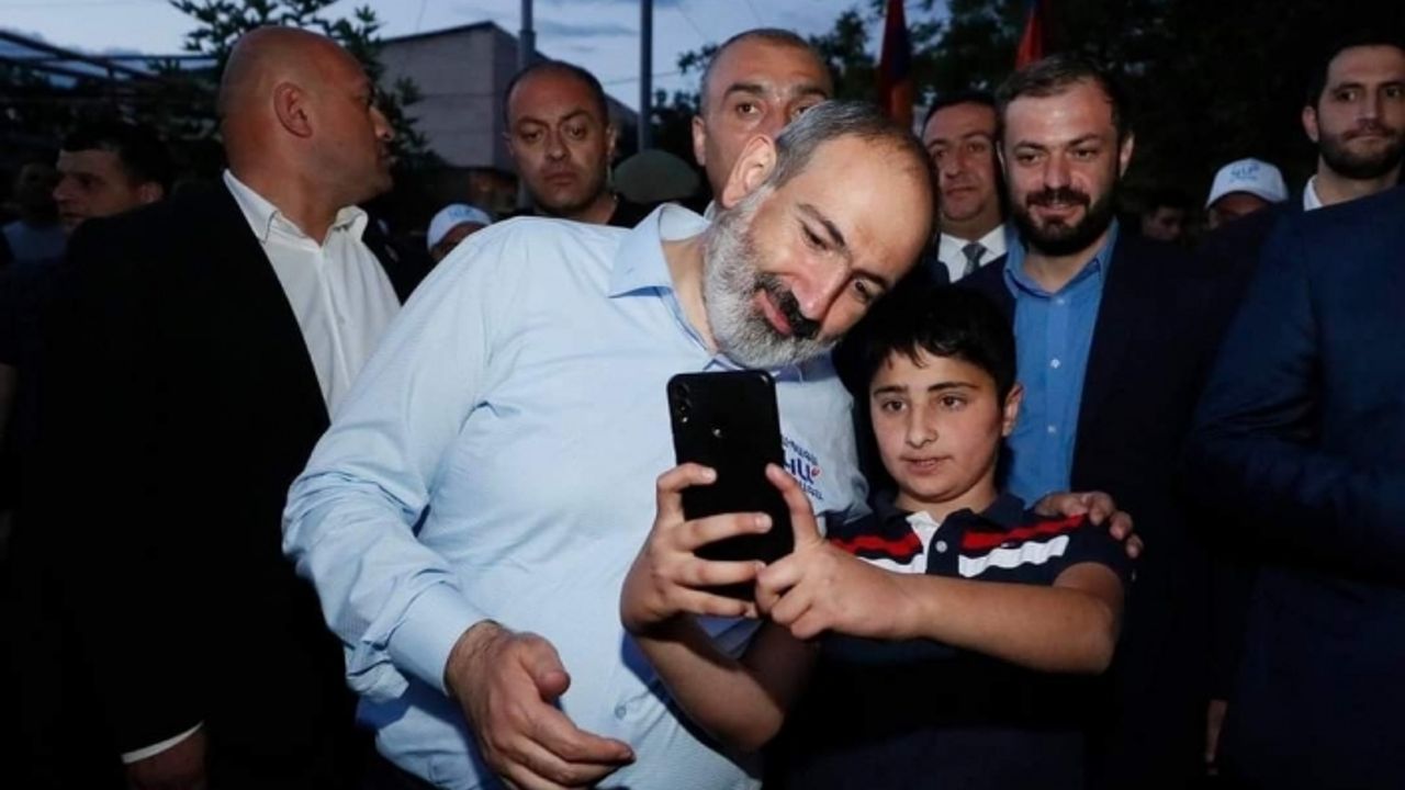 Ermenistan Başbakanı Paşinyan, Azerbaycan’dan oğluna karşı tüm Ermeni esirleri geri istedi