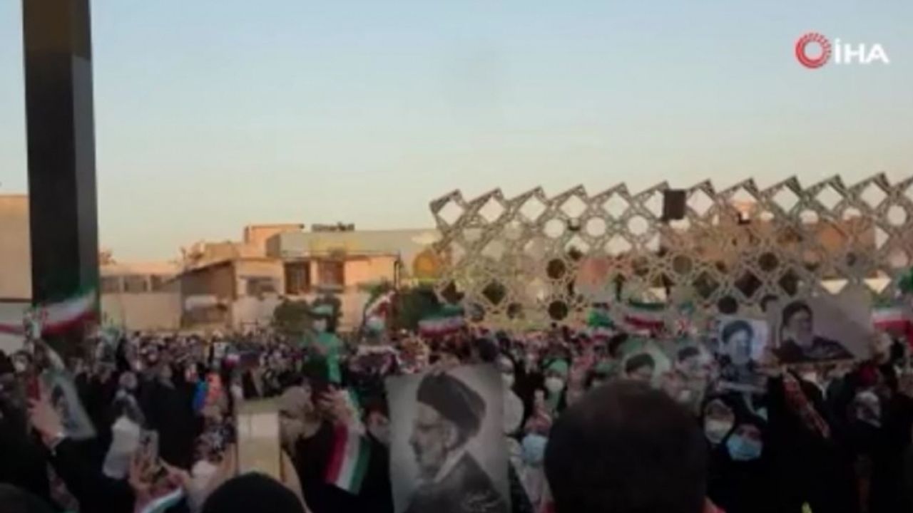 İranlılar, Reisi’nin seçim zaferini kutluyor