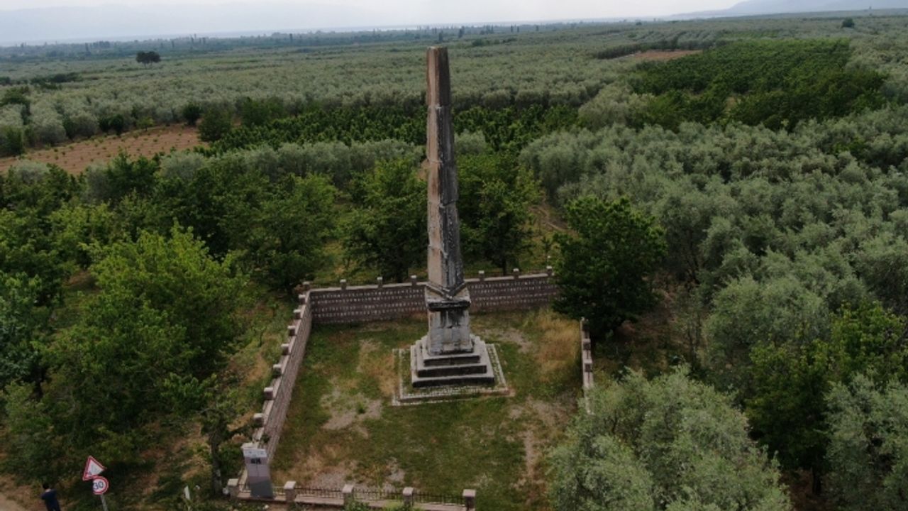 Roma dönemine ait 12 metre yüksekliğinde anıt mezar 2 bin yıldır ayakta