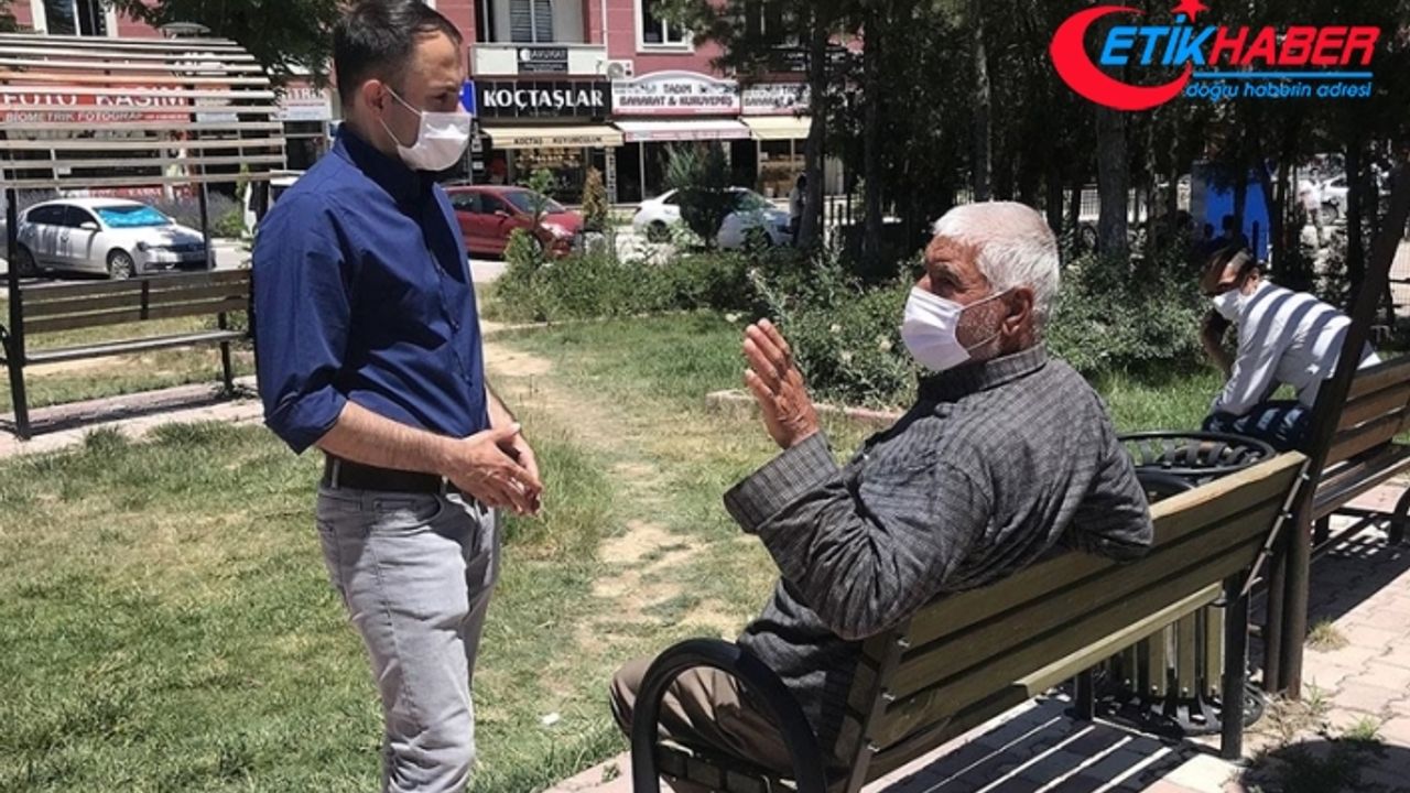 İsveç'te parti kuran Konyalı siyasetçi hemşehrilerinden oy istemek için memleket sokaklarında