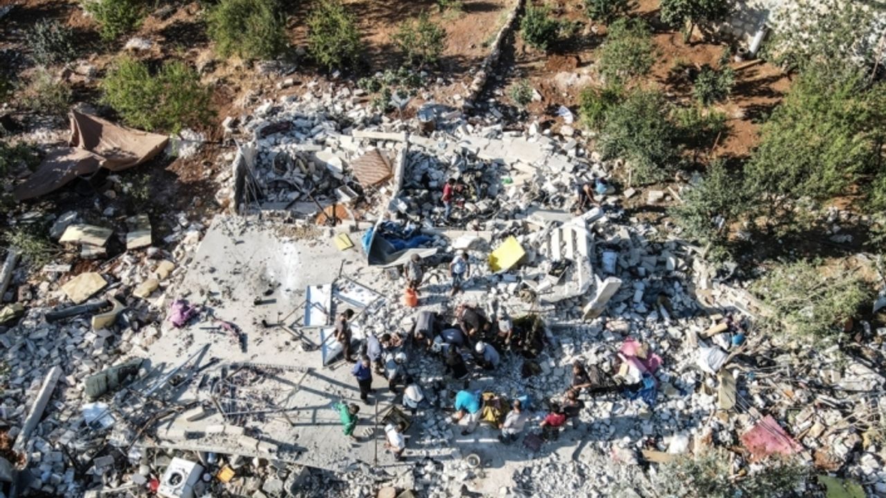 Esed rejiminin İdlib'e saldırısında 5 sivil hayatını kaybetti