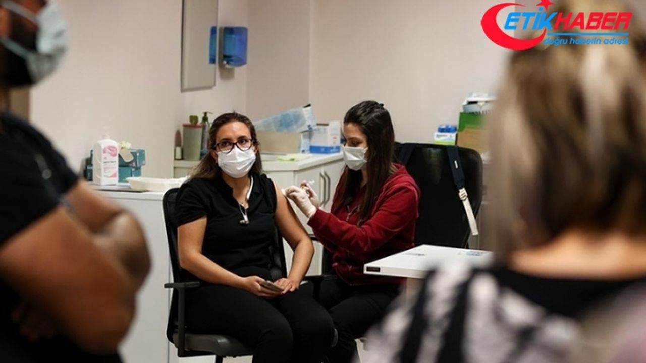 En az iki doz Kovid-19 aşısı yaptıranlar temaslı olduğunda karantinaya girmeyecek