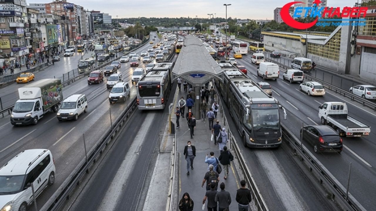İstanbul'da sağanağın etkisiyle trafik yoğunluğu arttı