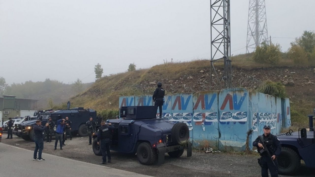 Kosova-Sırbistan sınırında plaka gerginliği sürüyor