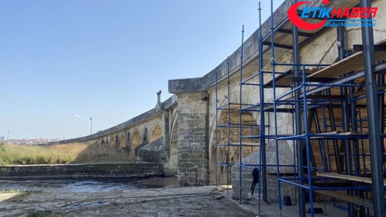 Tarihi Uzunköprü, restorasyon çalışmaları nedeniyle trafiğe kapatıldı