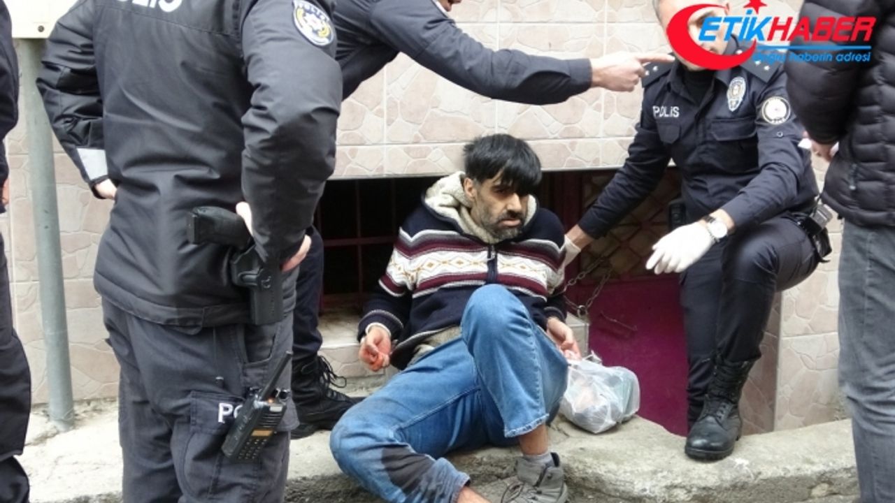 Bursa'da polise bıçakla saldıran şahıs, ayağından vurularak etkisiz hâle getirildi