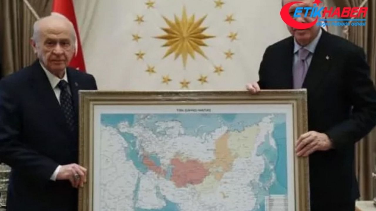 Cumhurbaşkanı Erdoğan ile Devlet Bahçeli'nin Türk Dünyası haritasıyla pozu Yunan'ı çıldırttı