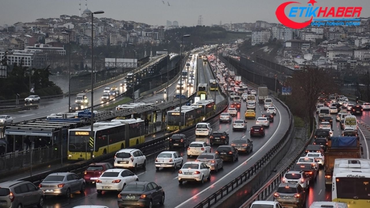 İstanbul'un bazı bölgelerinde trafik yoğunluğu yaşanıyor
