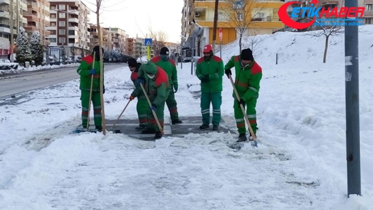 Gaziantep, Kilis, Şanlıurfa, Kahramanmaraş, Malatya ve Adıyaman'da karla mücadele sürüyor