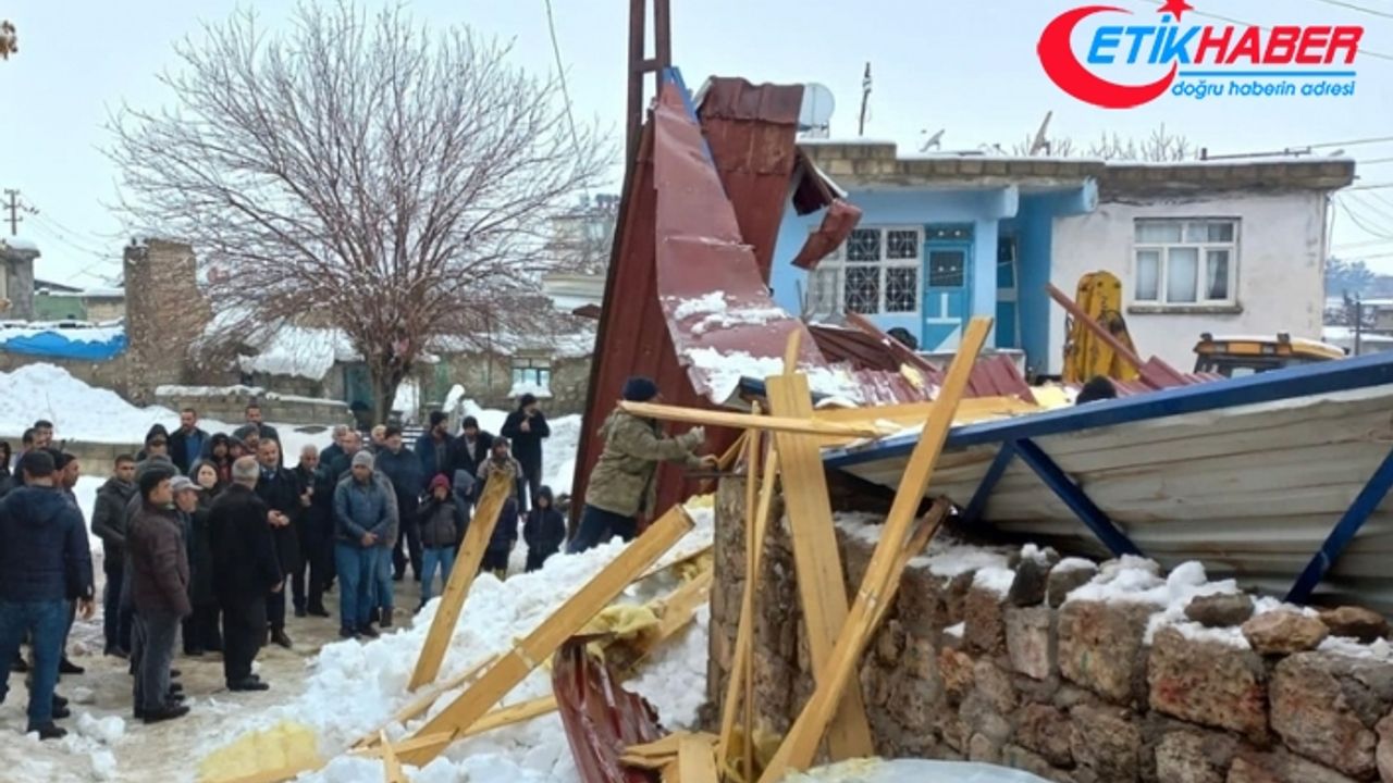 Kar nedeniyle çöken çatının altında kalan kız öldü, babası yaralandı