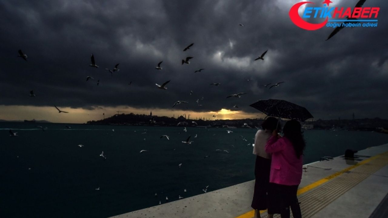 Kar yağışı öncesi İstanbul'u kara bulutlar kapladı