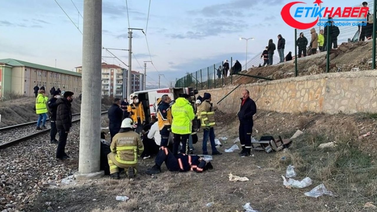 Kırıkkale'de servis midibüsünün devrildiği kazada 15 işçi yaralandı