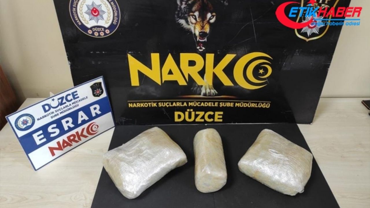 Yolcunun üzerinden 2,5 kilodan fazla esrar çıktı