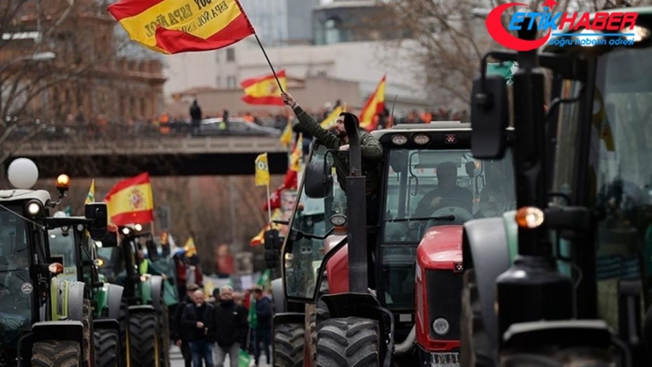 İspanya'da çiftçiler meydanlara indi