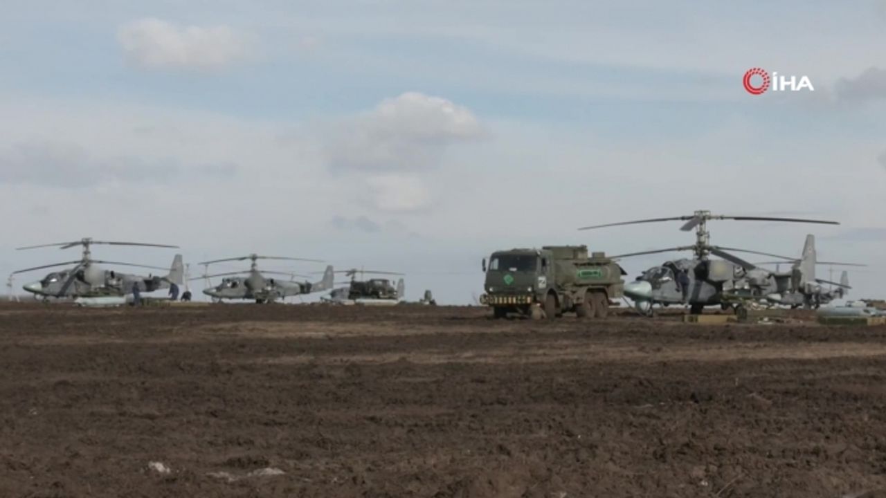 Rusya, savaş helikopterleriyle Ukrayna’daki hava saldırılarının görüntülerini paylaştı