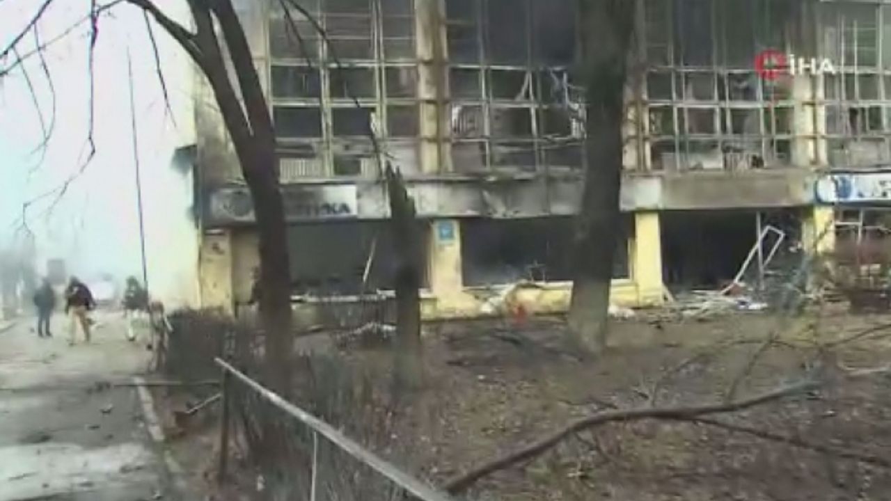 Rusya’nın vurduğu Kiev’de sivil yapıların yıkıldığı anlar görüntülendi