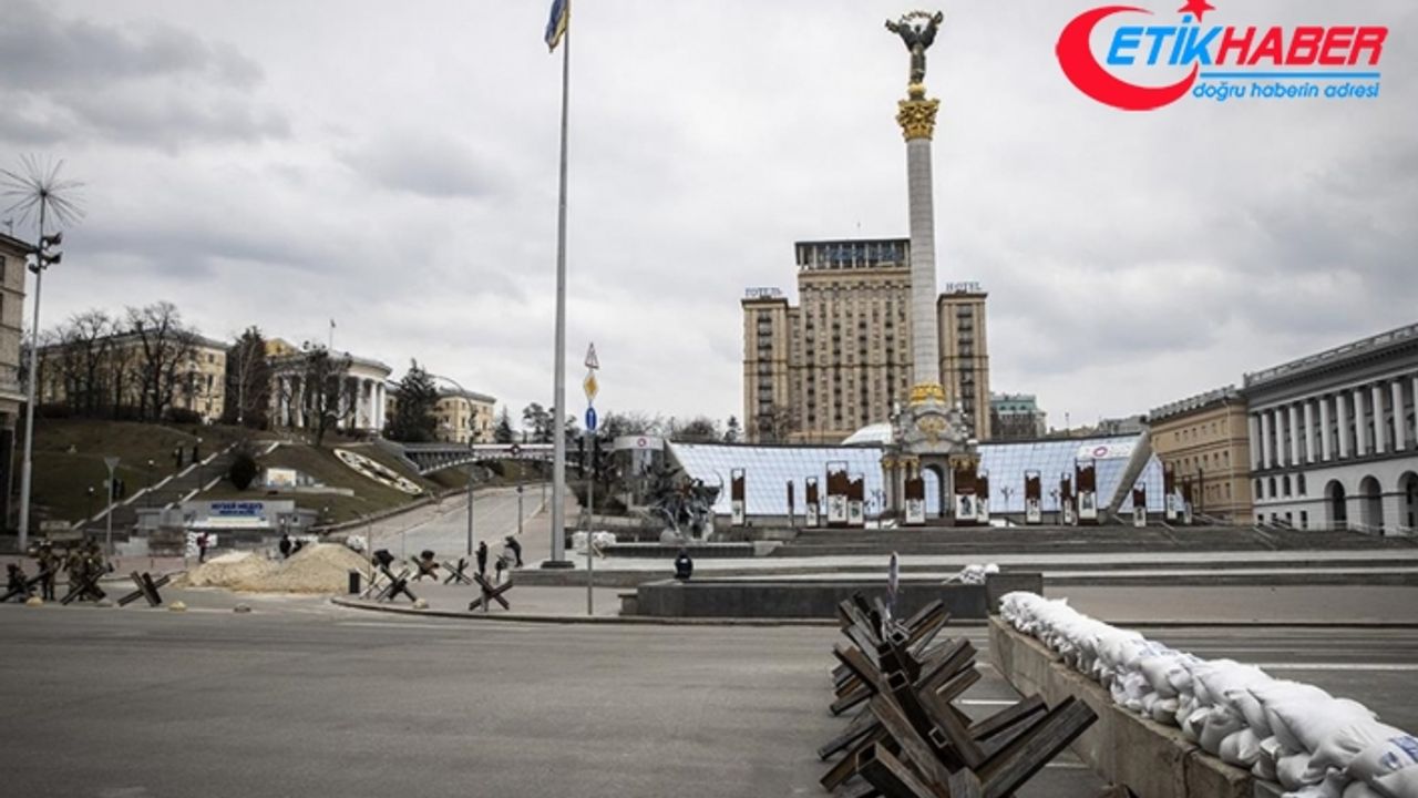 Ukrayna'da tarih ve sanatın kenti Kiev, endişeli savaş nöbetinin simgesi oldu