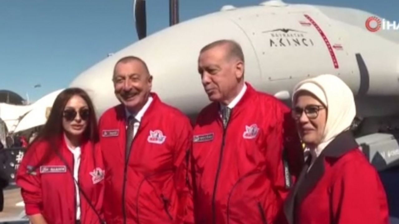 Cumhurbaşkanı Erdoğan, Aliyev ile birlikte TEKNOFEST stantlarını ziyaret etti
