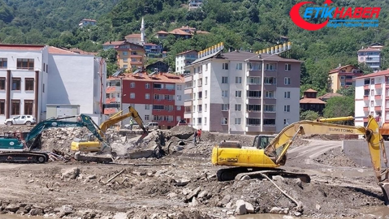 Bozkurt'ta binalarla caddeleri temizleme çalışmaları sürüyor