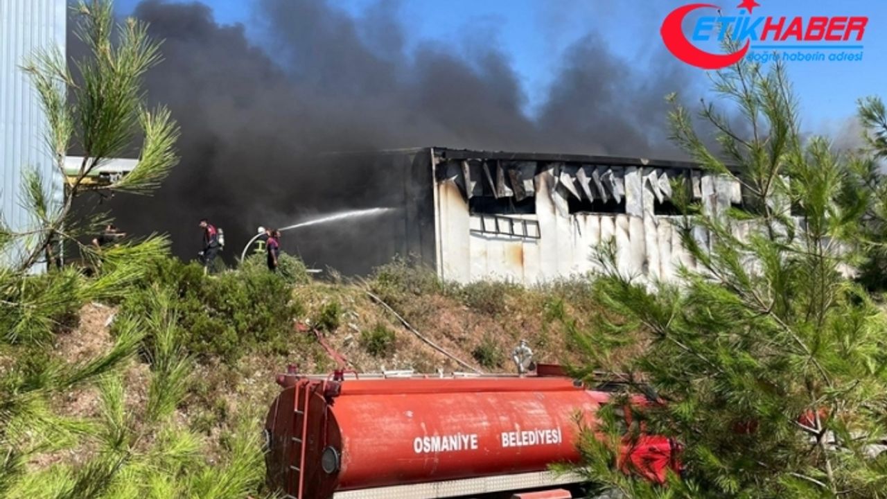 Osmaniye'de katı atık bertaraf tesisinde çıkan yangına müdahale ediliyor