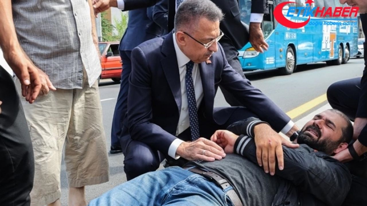 Cumhurbaşkanı Yardımcısı Oktay, kaza yapan motosikletliye yardım etti